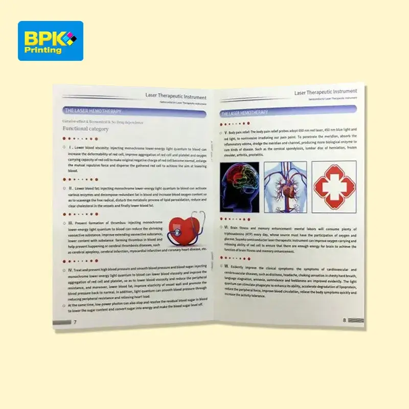 โบรชัวร์เปิดหน้าคู่ แสดงข้อมูลเกี่ยวกับเลเซอร์บำบัดเลือด (Laser Hemotherapy) และหมวดหมู่การทำงาน พิมพ์โดย BPK Printing หน้าซ้ายมีข้อความและภาพวาดหัวใจ หน้าขวามีภาพสมอง เส้นเลือด และสัญลักษณ์เครื่องหมายแพทย์สีแดง