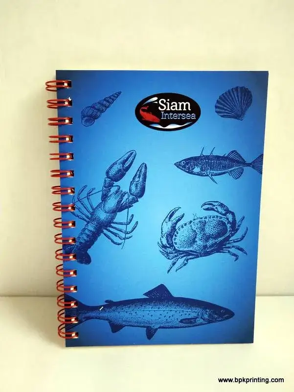 ปกสมุดโน๊ตไดอารี่ ลายอาหารทะเล กุ้ง ปู กระพง พิมพ์โดยโรงพิมพ์บีพีเค พริ้นติ้ง