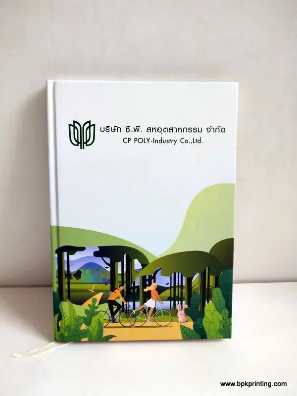สมุดโน้ตปกแข็งพิมพ์โลโก้บริษัท ซี.พี. โพลีอุตสาหกรรม จำกัด (CP POLY-Industry Co.,Ltd.) พร้อมภาพกราฟิกแนวธรรมชาติ พิมพ์สี่สีคมชัดโดยโรงพิมพ์ BPK Printing เหมาะสำหรับเป็นของที่ระลึกองค์กร หรือของแจกงานอีเวนต์ สะท้อนภาพลักษณ์รักษ์โลกและทันสมัย