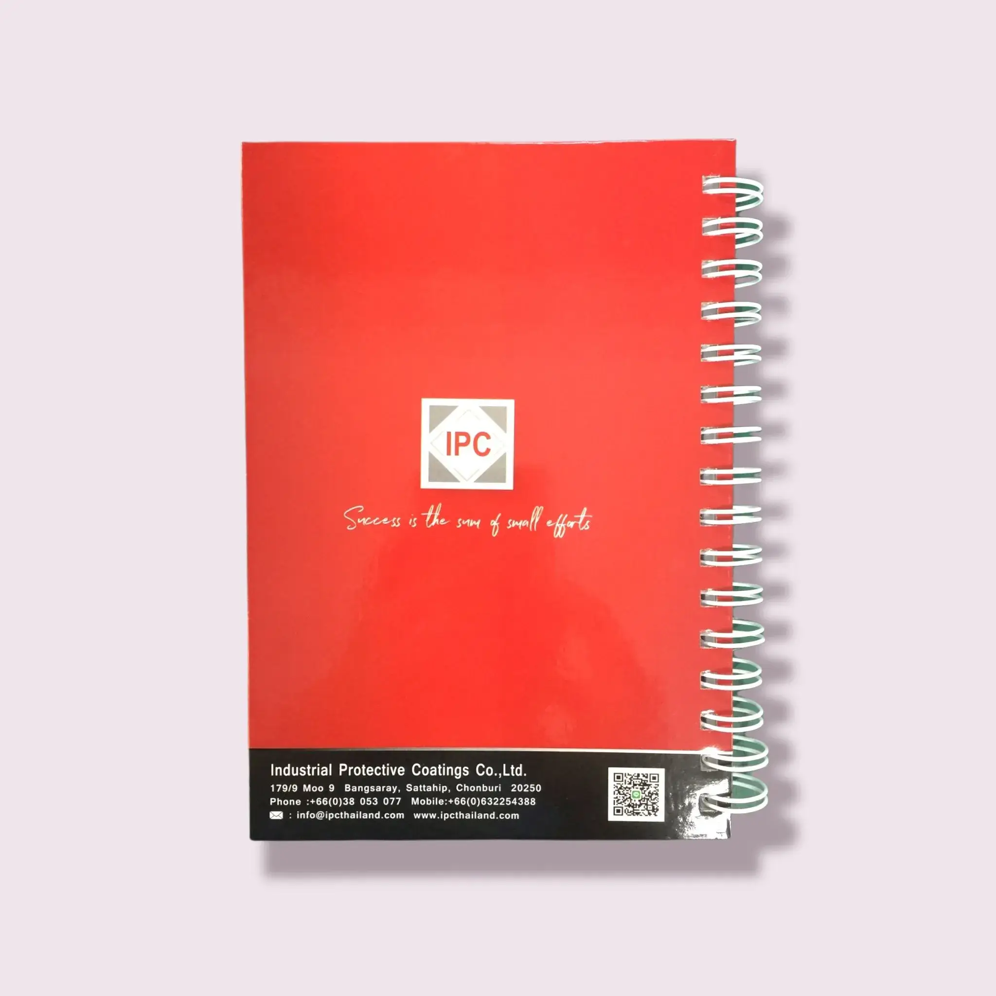 สมุดโน้ตเข้าเล่มห่วงลวดพิมพ์โลโก้ IPC สีแดงโดดเด่น พร้อมข้อความ 