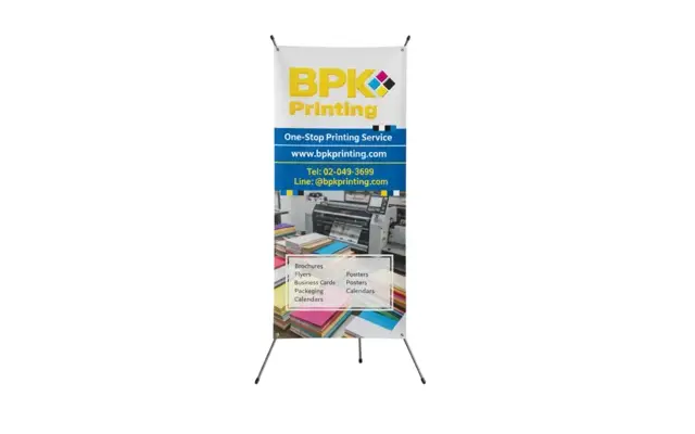 ป้ายเอ็กซ์แสตนพร้อมพิมพ์โลโก้แบรนด์ ใช้สำหรับออกบูธโปรโมชันโดย BPK Printing